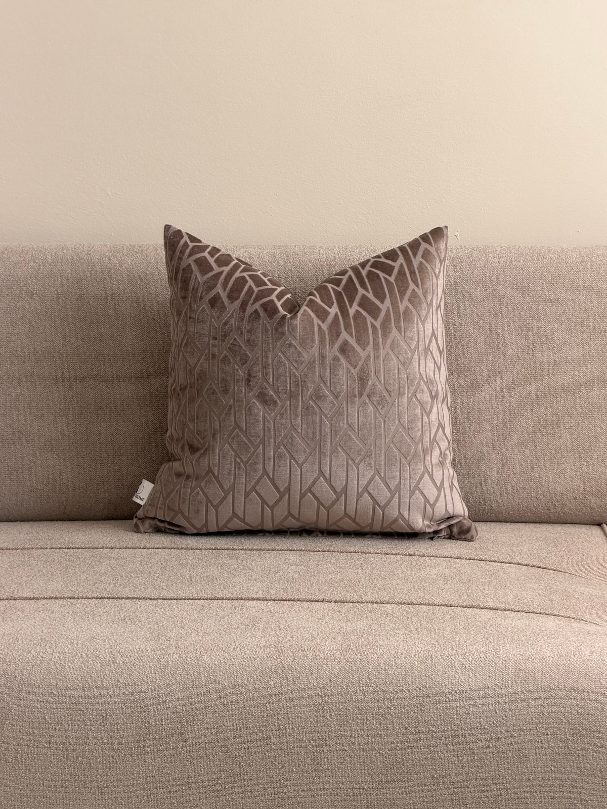 Coussin décoratif en velours gris jacard