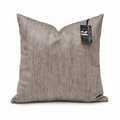 Coussin décoratif en velours taupe ramage