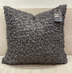 Coussin décoratif en velours gris grande bouclette