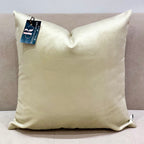 Coussin décoratif en velours beige clair