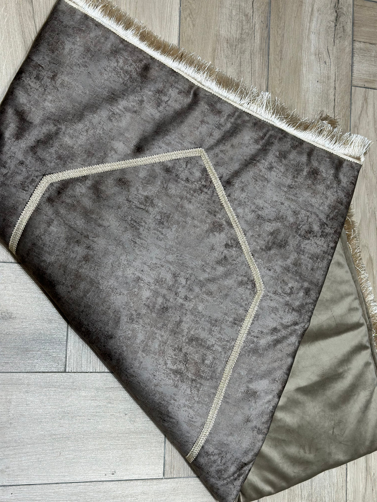 Tapis de prière en velours taupe