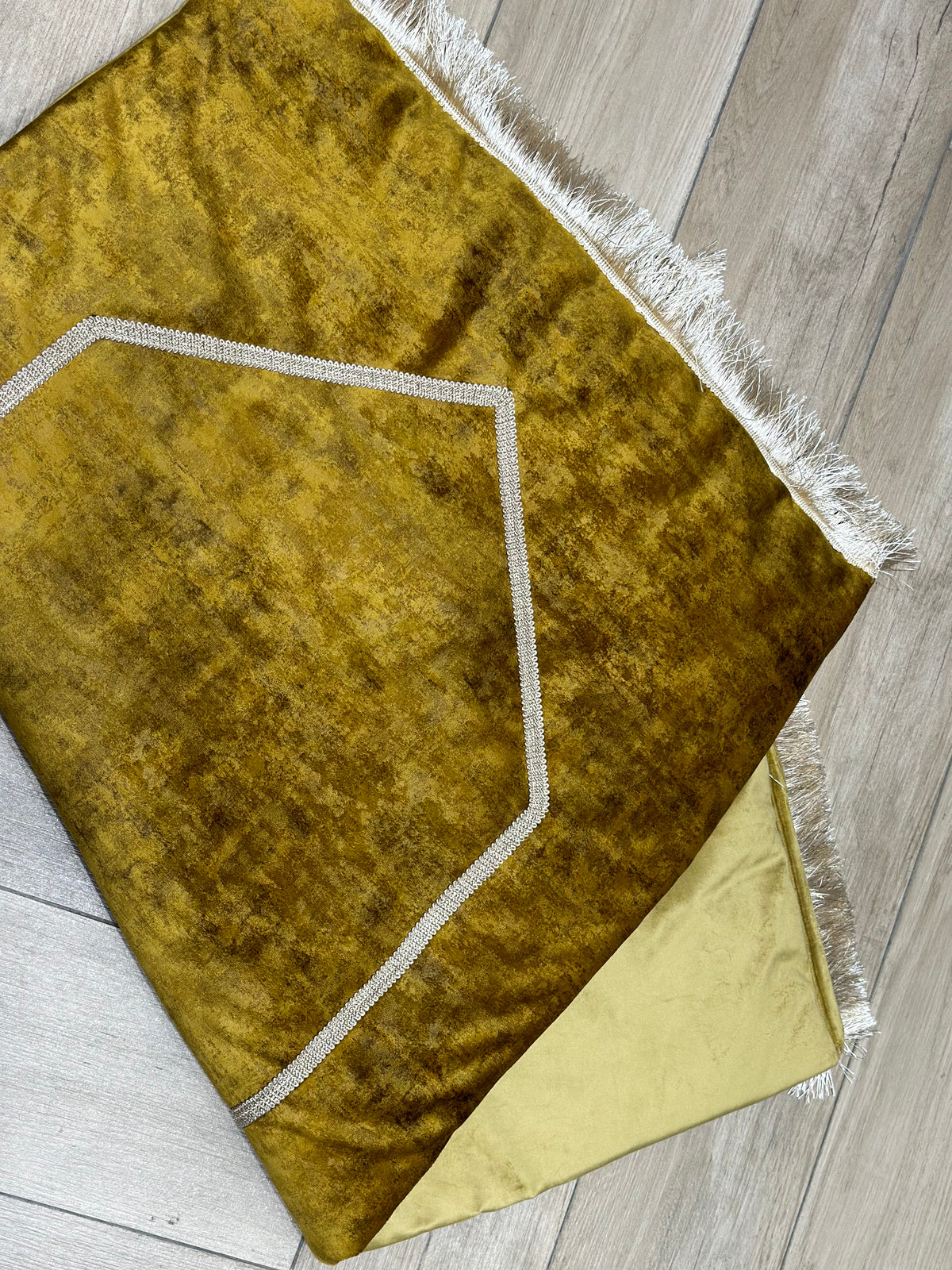 Tapis de prière en velours moutarde