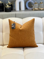 Coussin décoratif en velours caramel