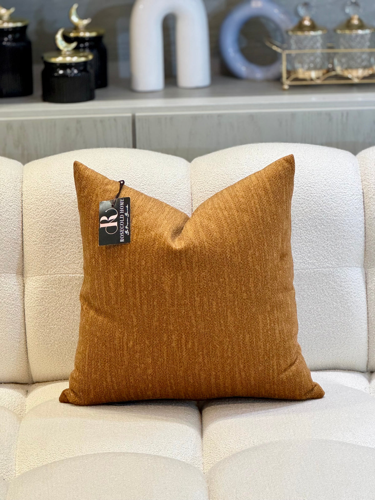 Coussin décoratif en velours caramel