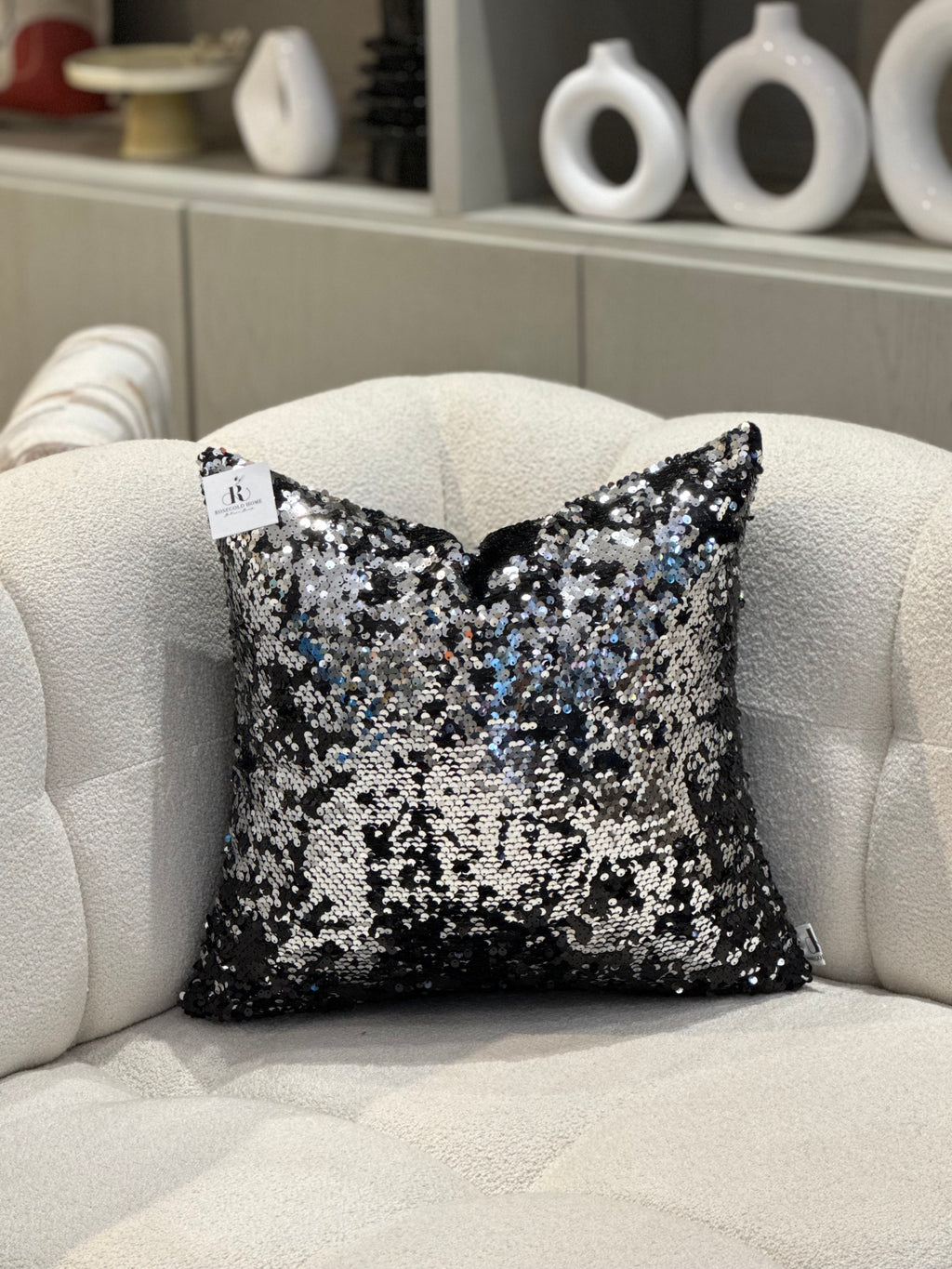Coussin décoratif sequins argenté noir
