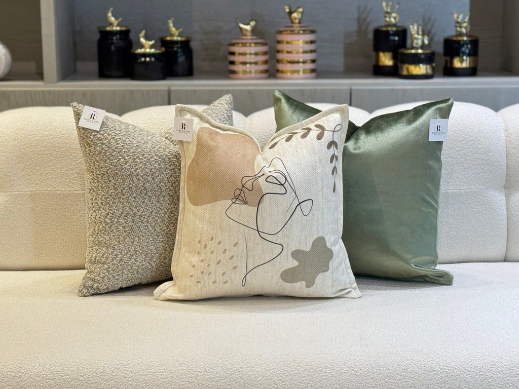 Coussin décoratif en velours grège