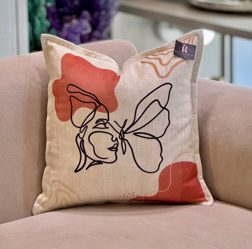 Coussin en velours femme & papillon