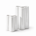 Vase Sculptural en Céramique Blanche – Ondé
