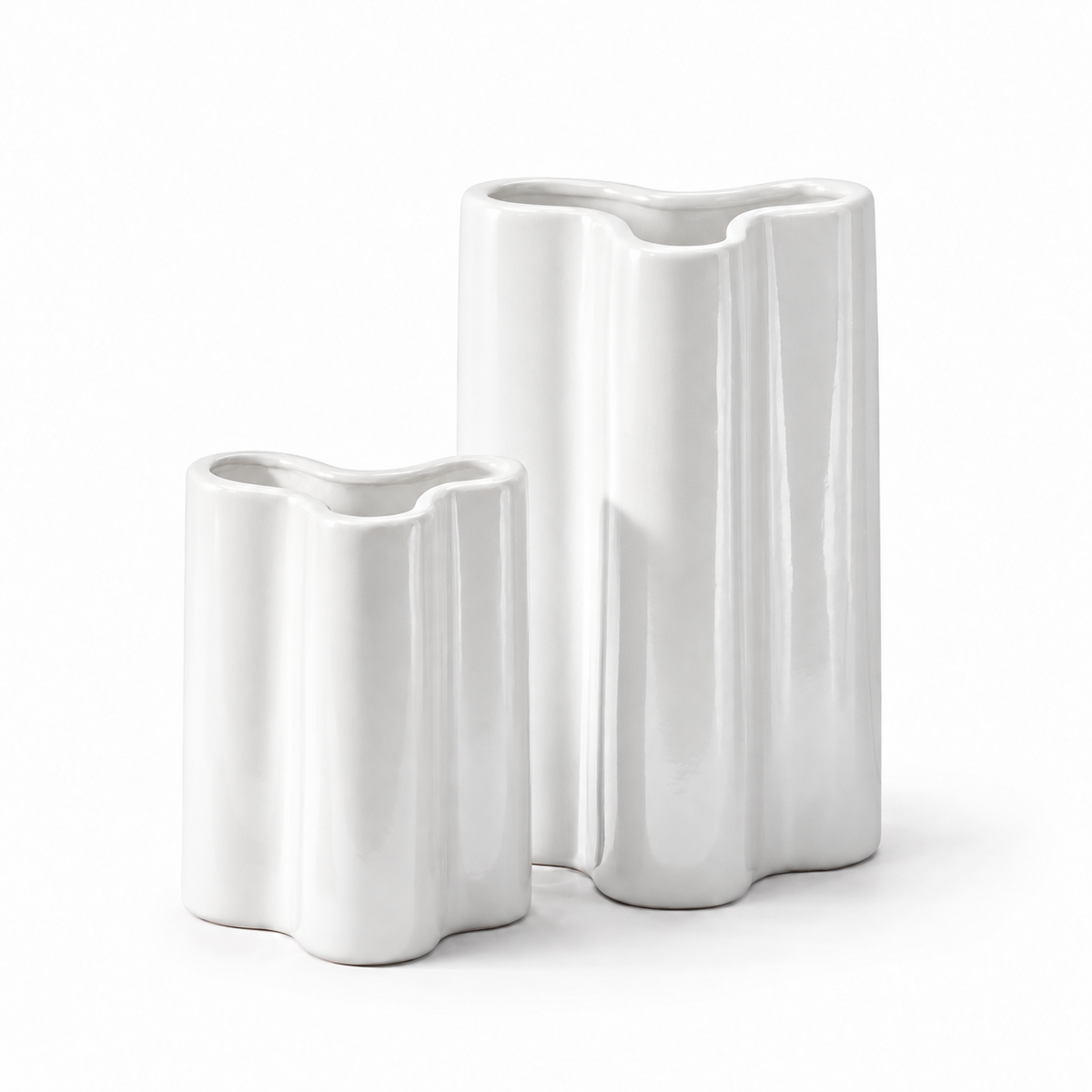 Vase Sculptural en Céramique Blanche – Ondé