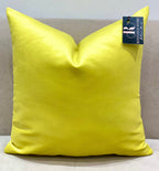 Coussin décoratif en velours jaune