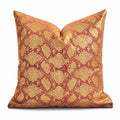 Coussin décoratif en velours python rose